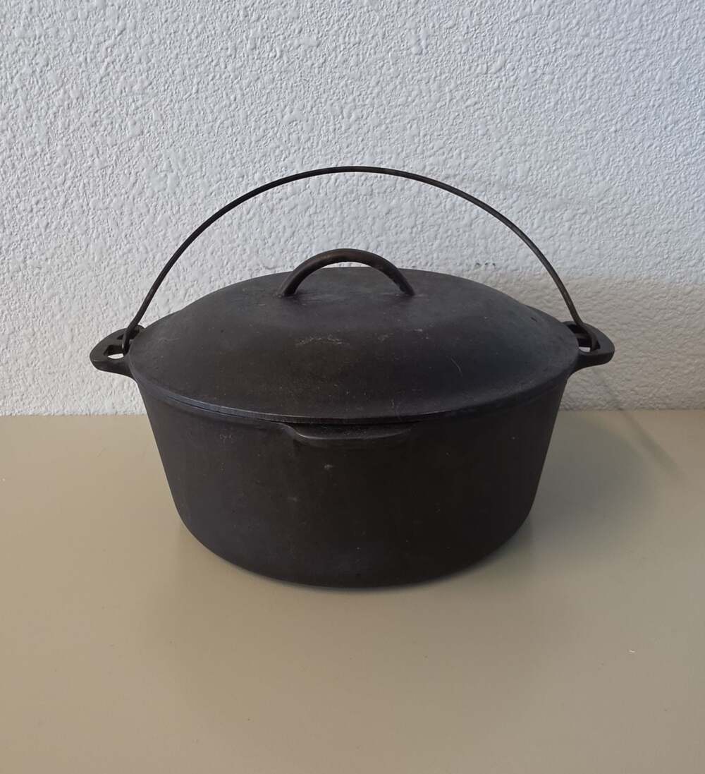 Vintage Wagner Ware Sidney O Cast Iron Dutch Oven 1268D W/ Lid And Bail Handle!